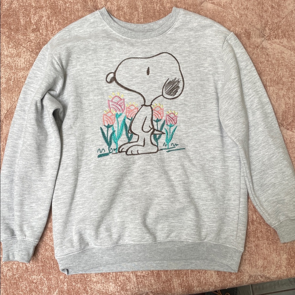 Peanuts Gray Sweatshirt with Snoopy Design